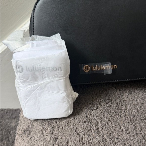 lululemon black gold belt bag Everywhere 1L  Lemon Beirut Featuring the engineered comfort expected from all lululemon products Lululemon Unisex Everywhere Belt Bag